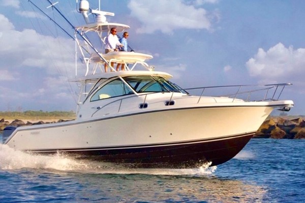 38' Pursuit OS385 2016