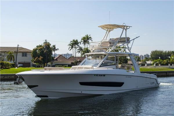 listing for 42' Boston Whaler 420 Outrage photo of 42' Boston Whaler 420 Outrage 2016