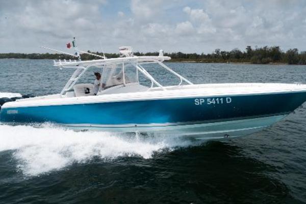 40' Intrepid 400 Center Console Photo of Stbd Profile