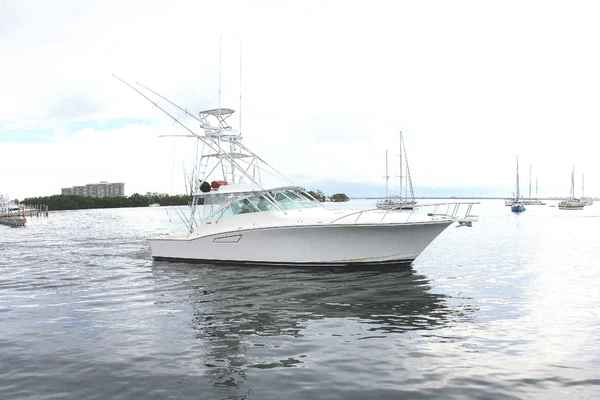 listing for 45' Cabo 45 Express photo of 45' Cabo 45 Express 2003