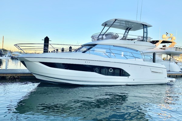 2020 Prestige 420 FLY