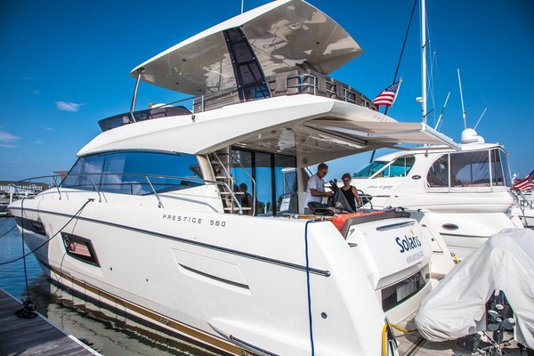 2018 Prestige 560
