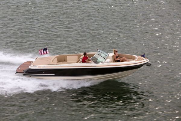 2021 Chris-Craft 27 Launch