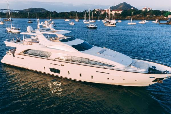 105ft Azimut 2007 Grande CAMY ED BoatQuest