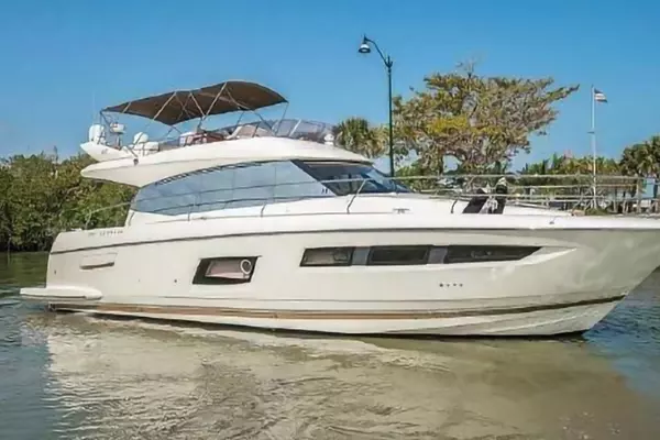 Picture Of: 2015 Prestige 550 Proteus 