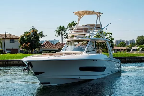 Picture Of: 2016 Boston Whaler 420 Outrage 