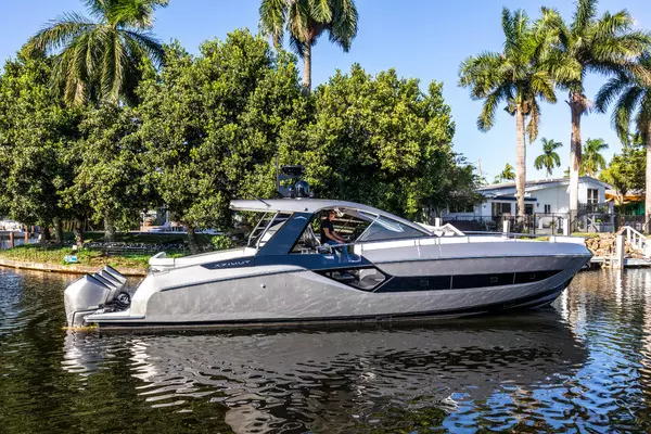 Picture Of: 2022 Azimut Azimut Verde 47 