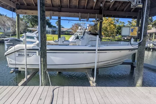 Picture Of: 1998 Boston Whaler 23 Outrage 