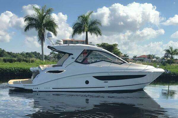 Picture Of: 2018 Sea Ray Sundancer 350 Kickin Tides