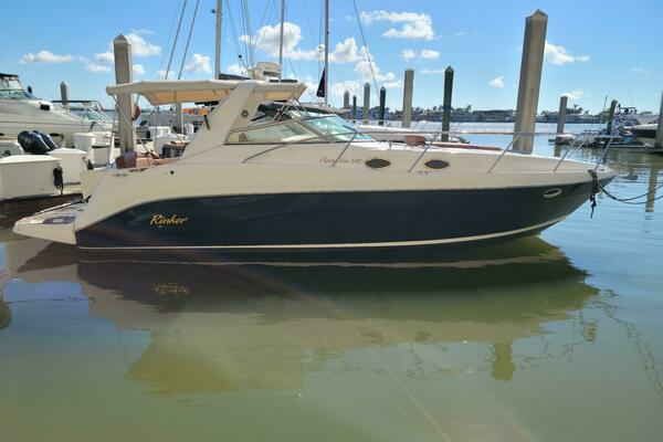 Picture Of: 2005 Rinker Fiesta Vee 342 