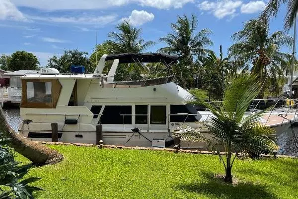 Picture Of: 1989 Heritage East Sundeck Trawler 