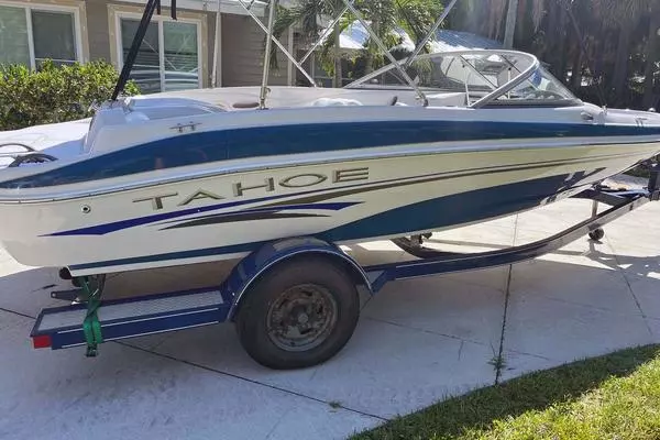 Picture Of: 2005 Tahoe T18 Ski Boat 