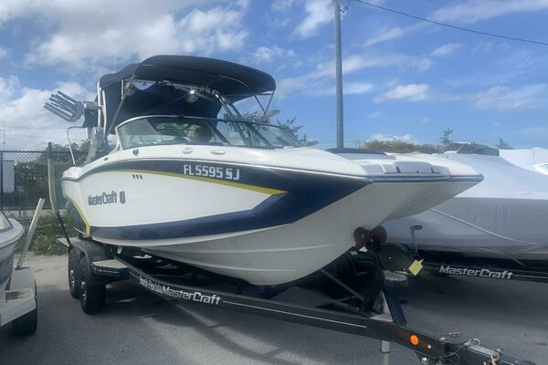 Picture Of: 2015 Mastercraft X23 