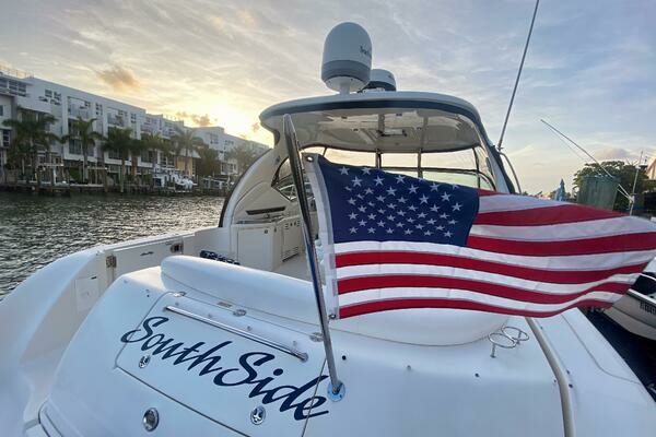 Picture Of: 2005 Sea Ray 420 Sundancer Southside