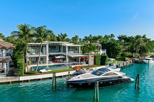 Picture Of: 2010 Sunseeker Predator 60 ESSENCE