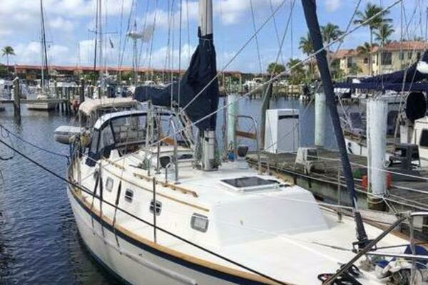 Picture Of: 1994 Pacific Seacraft Crealock 37 