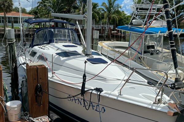 Picture Of: 2006 Hunter 33 SANDALO