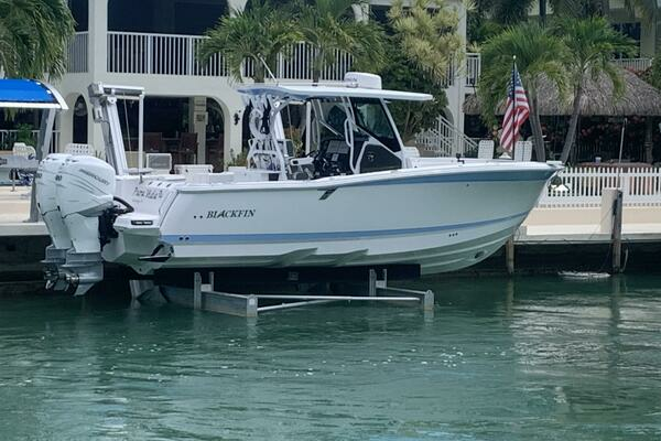 Picture Of: 2023 Blackfin 302 CC 