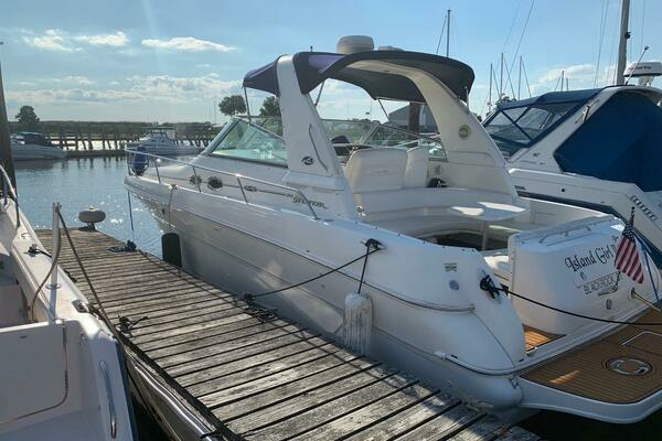 Picture Of: 2002 Sea Ray Sundancer 