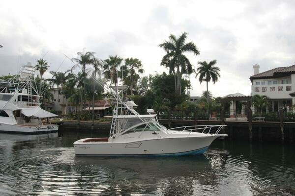 Picture Of: 2006 Albemarle 320 Express Crew Facilities