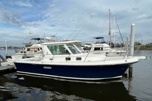 Picture Of: 2005 Albin 31 Tournament Express Prime Time