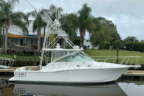 Picture Of: 2001 Cabo 35 Express Reelistic