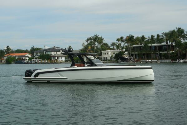 Picture Of: 2021 Vanquish VQ40 SMART