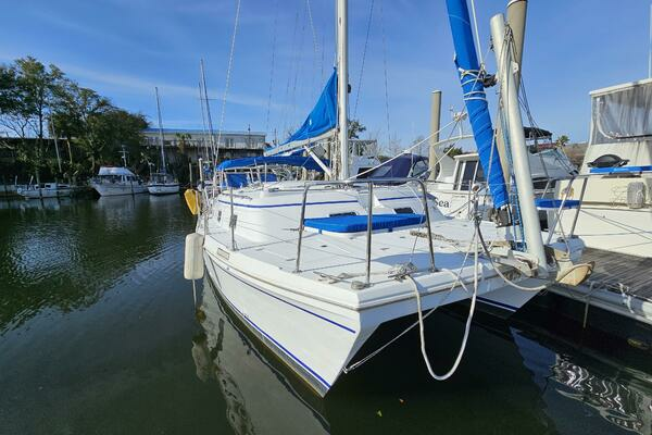 Picture Of: 1992 Endeavour Catamaran 30 Wind Song
