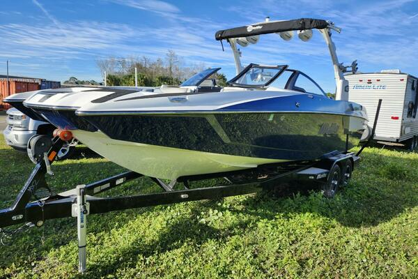 Picture Of: 2018 Malibu Wakesetter 24 MXZ WAKESETTER MXZ