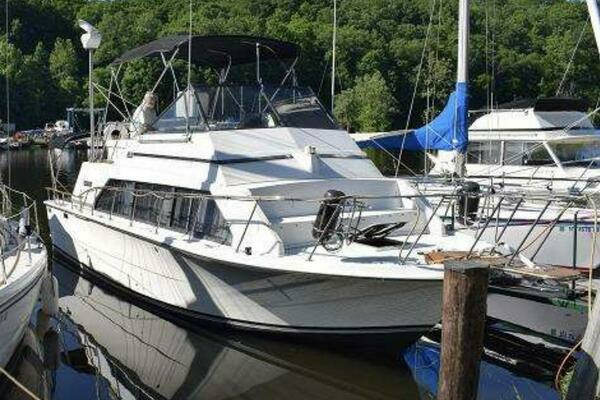 Picture Of: 1984 Carver Mariner 