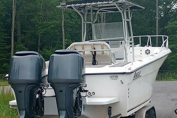 Picture Of: 2002 Angler  