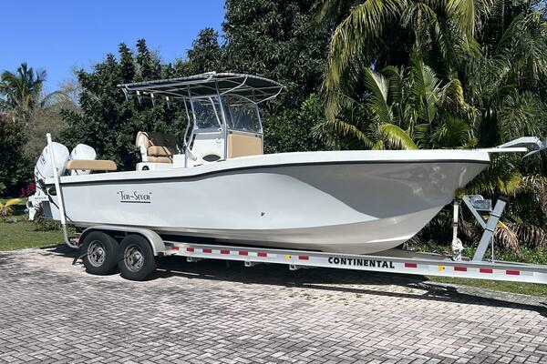 Picture Of: 2022 Dusky 278 CENTER CONSOLE 
