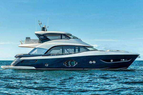 Monte Carlo Yachts MCY 76 Skylounge