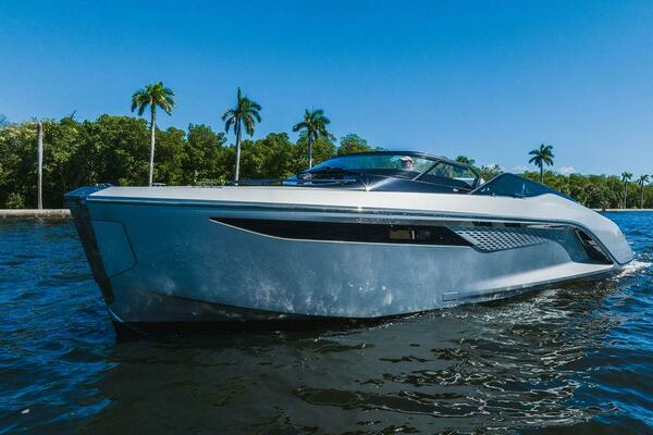 Picture Of: 2020 Princess R35 Little Princess