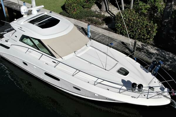 Picture Of: 2010 Sea Ray 45 Sundancer 45 Sea Ray Sundancer / 2010