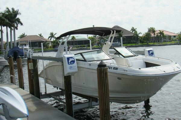 Picture Of: 2019 Sea Ray SDX 270 Outboard 