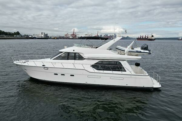 Picture Of: 2000 Bayliner 5288 Solana