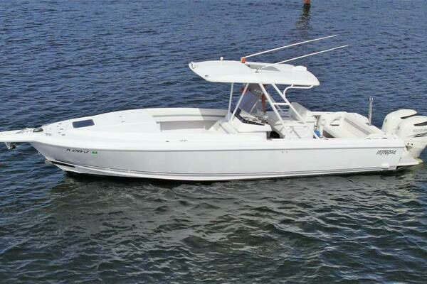 Picture Of: 2003 Intrepid 32 32 Intrepid / 2003