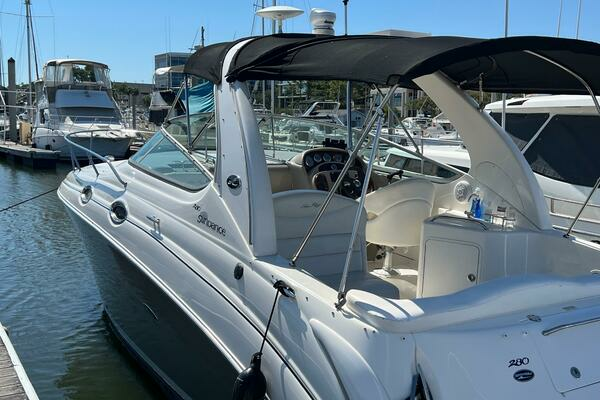 Picture Of: 2006 Sea Ray Sundancer 