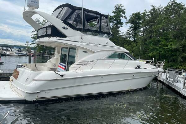 Picture Of: 2003 Sea Ray 400 Sedan Bridge Hat Trick