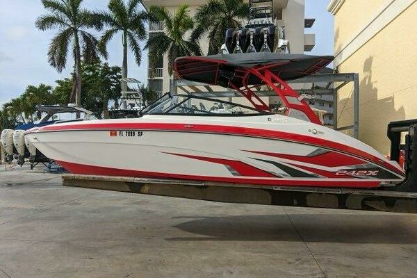 Picture Of: 2020 Yamaha Boats 242X 