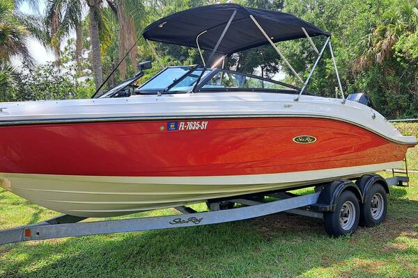 Picture Of: 2019 Sea Ray SPX 230 OB 