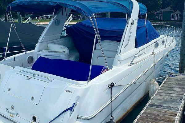 Picture Of: 1999 Sea Ray Sundancer 