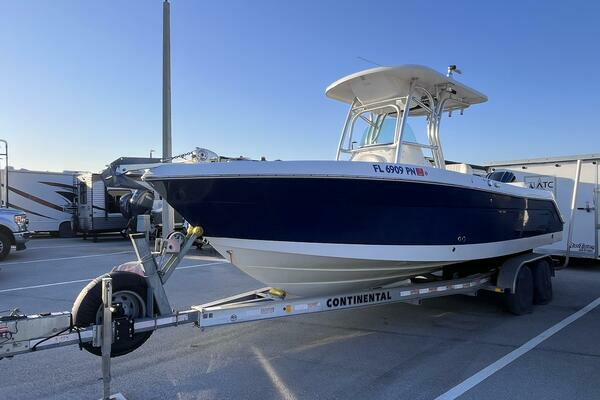 Picture Of: 2013 Robalo R240 Center Console 