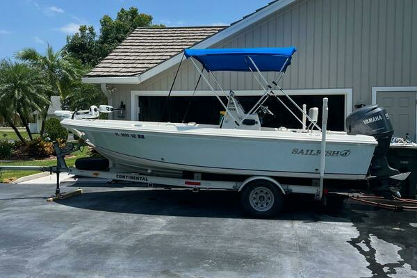 Picture Of: 2009 Sailfish 1900 BB Bay Boat 