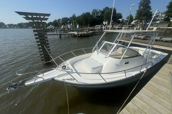 Picture Of: 2005 Shamrock 220 Predator 