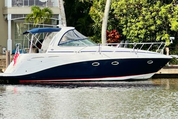 Picture Of: 2007 Rinker 350 Express Cruiser 