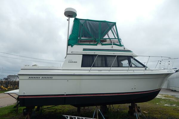 Picture Of: 1983 Carver Mariner 2897 Greener Pastures