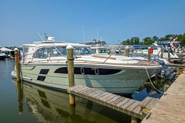 2026 Marex 360 Cabriolet Cruiser