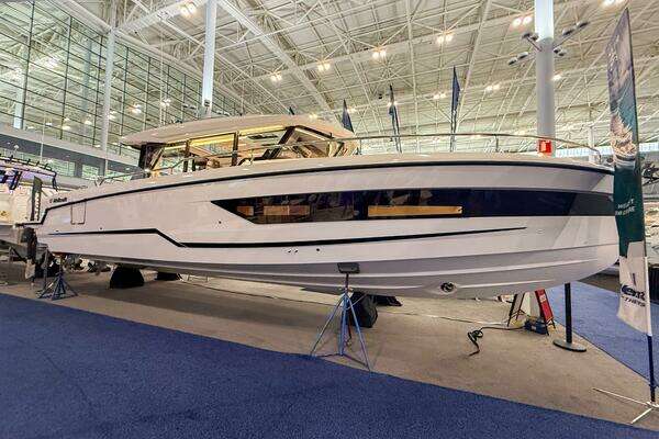 Picture Of: 2025 Wellcraft 38 Explorer In Stock